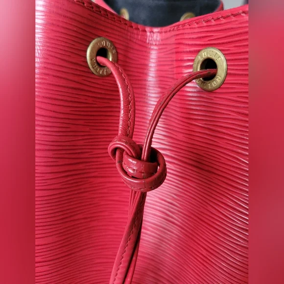 Louis Vuitton Petite Noe Strawstring Bucket Shoulder Bag In Red Epi Leather